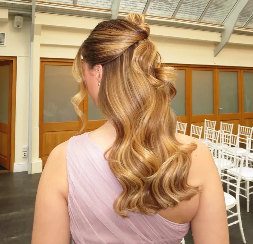 Collarbone Blonde Half-Up Half-Down With Voluminous Curls Collarbone Blonde Half-Up Half-Down With Voluminous Curls — Simple Extensions Hairstyles
