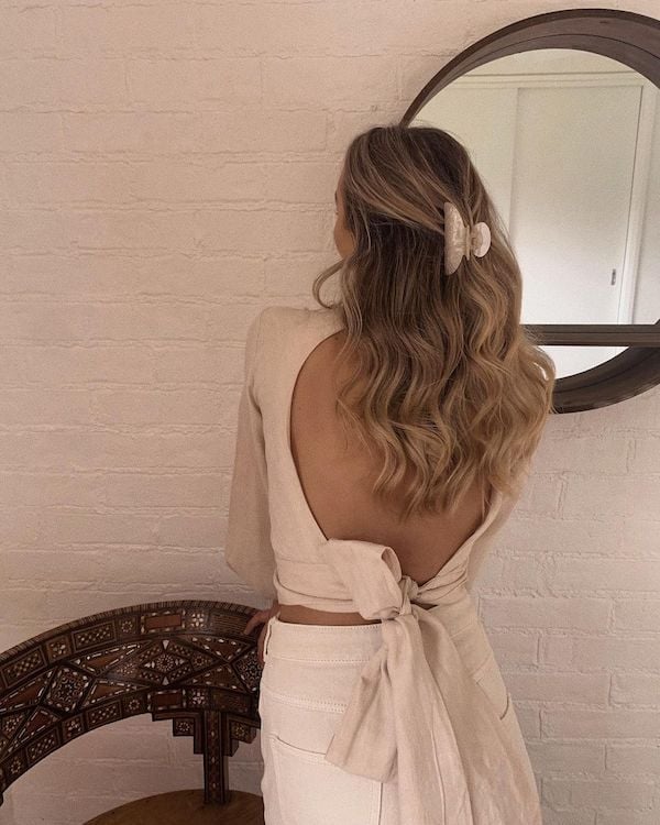 Mid-Back Blonde Balayage Loose Waves With Halo Extension Mid-Back Blonde Balayage Loose Waves With Halo Extension — Simple Extensions Hairstyles