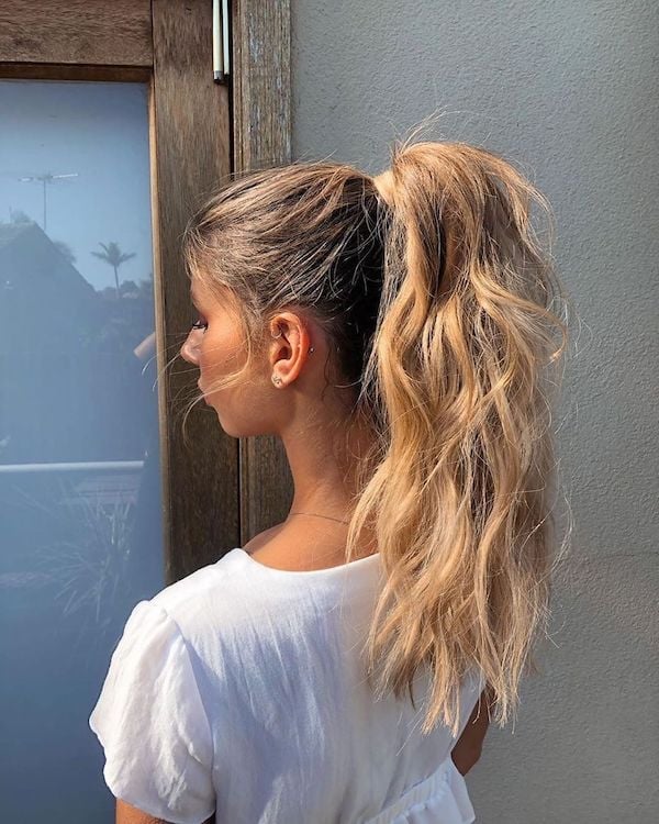 Mid-Back Blonde High Ponytail With Subtle Highlights, Wavy Mid-Back Blonde High Ponytail With Subtle Highlights, Wavy — Simple Extensions Hairstyles