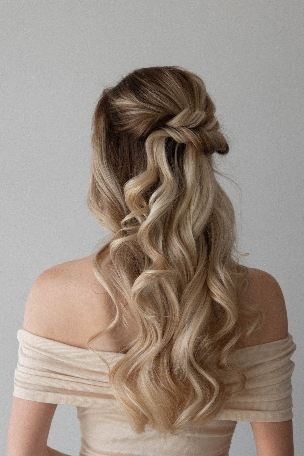 Mid-Back Blonde Half-Up Half-Down With Twisted Section Mid-Back Blonde Half-Up Half-Down With Twisted Section — Simple Extensions Hairstyles