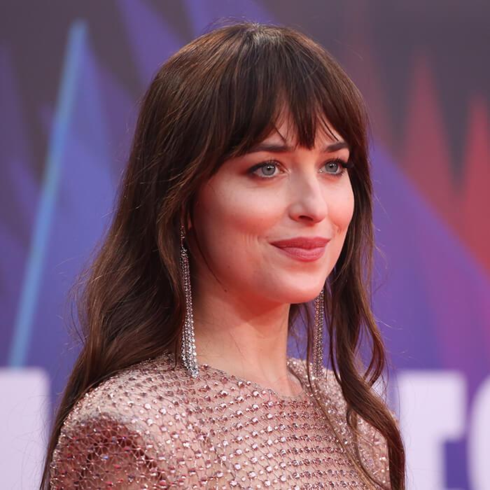 Mid-Back Dark Brown With Subtle Highlights And Full Bangs, Wavy — Simple Face Framing Bangs