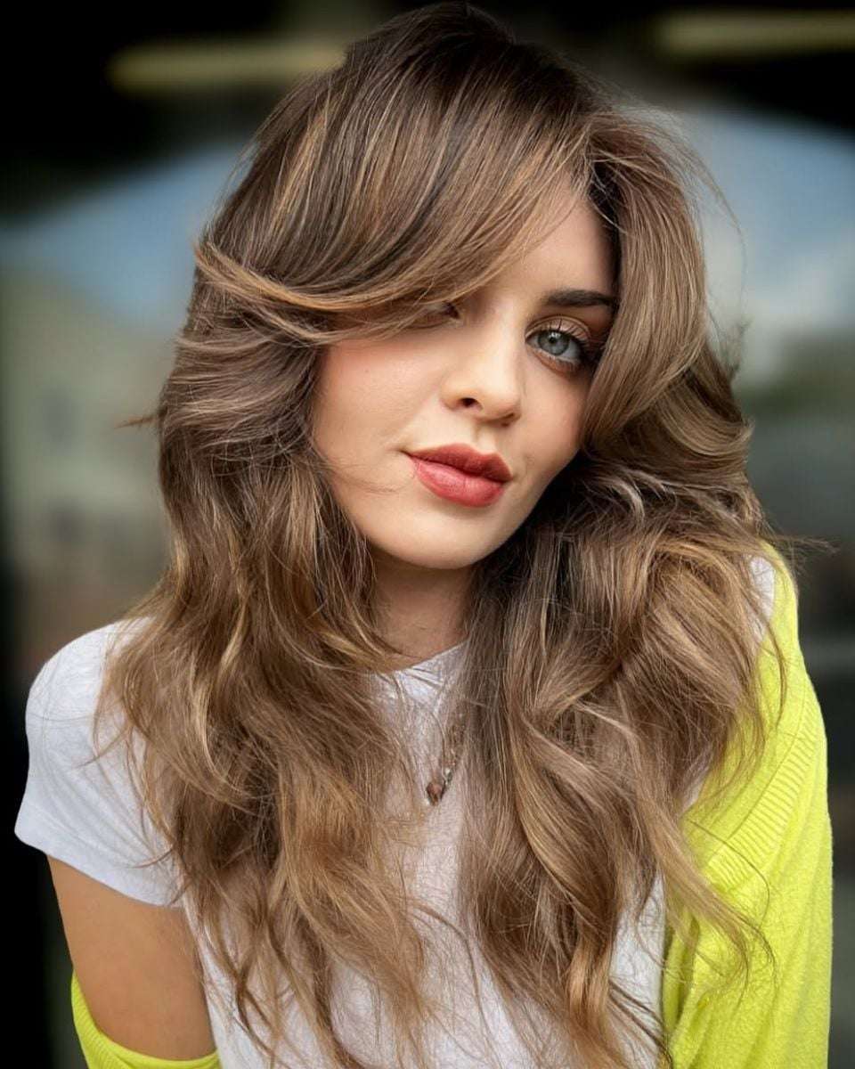 Layered Brown Hair With Blonde Highlights And Curtain Bangs — Simple Face Framing Bangs