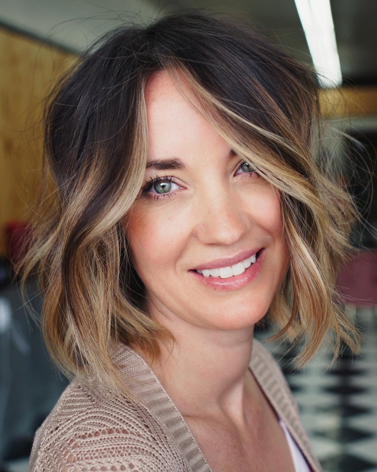 Chin Length Bob With Choppy Bangs And Waves Chin Length Bob With Choppy Bangs And Waves — Simple Face Framing Highlights