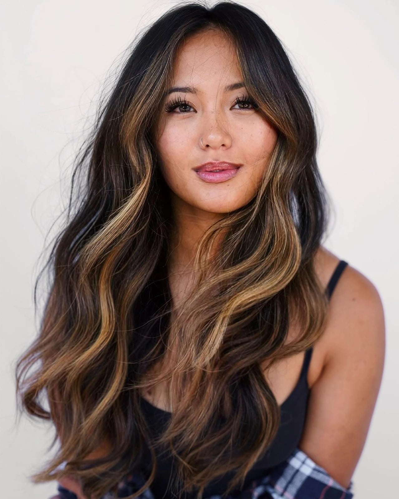 Thick Dark Brown With Face-Framing Blonde Streaks Thick Dark Brown With Face-Framing Blonde Streaks — Simple Face Framing Highlights