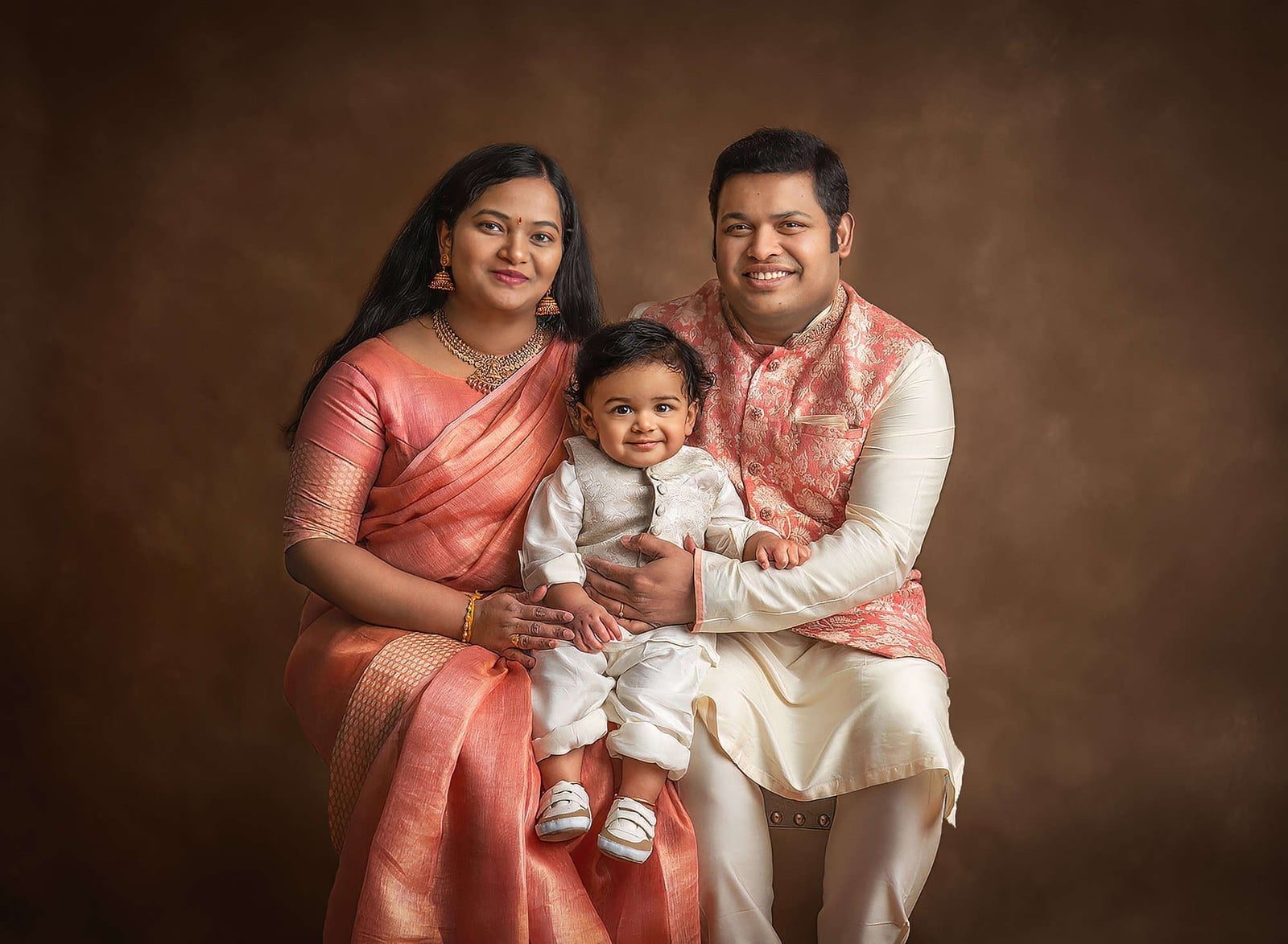Peach Silk Sari and Cream Kurta for a Festive Family Gathering Peach Silk Sari and Cream Kurta for a Festive Family Gathering — Simple Family Photo Outfits