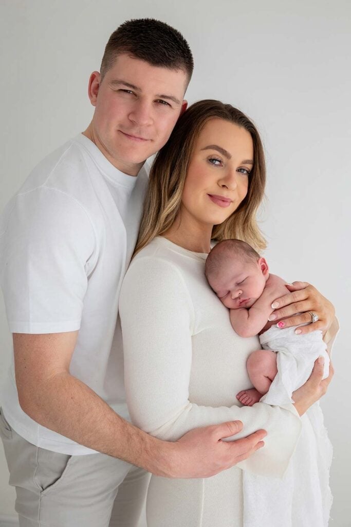 White Ribbed Knit Dress and Cotton T-Shirt for a Simple Portrait White Ribbed Knit Dress and Cotton T-Shirt for a Simple Portrait — Simple Family Photo Outfits