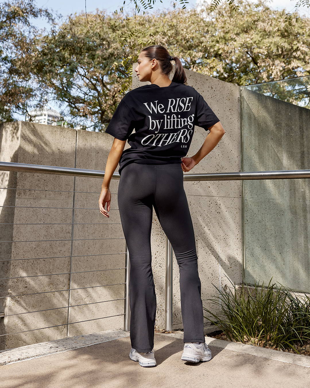 Graphic T-Shirt with Black Flare Leggings Outdoors — Simple Flare Leggings Outfits