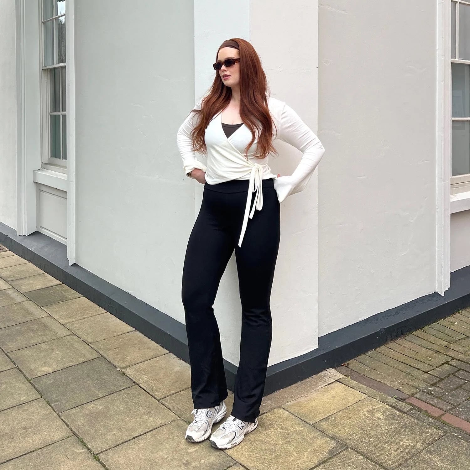 Jersey Flare Leggings with Grey and White Sneakers — Simple Flare Leggings Outfits