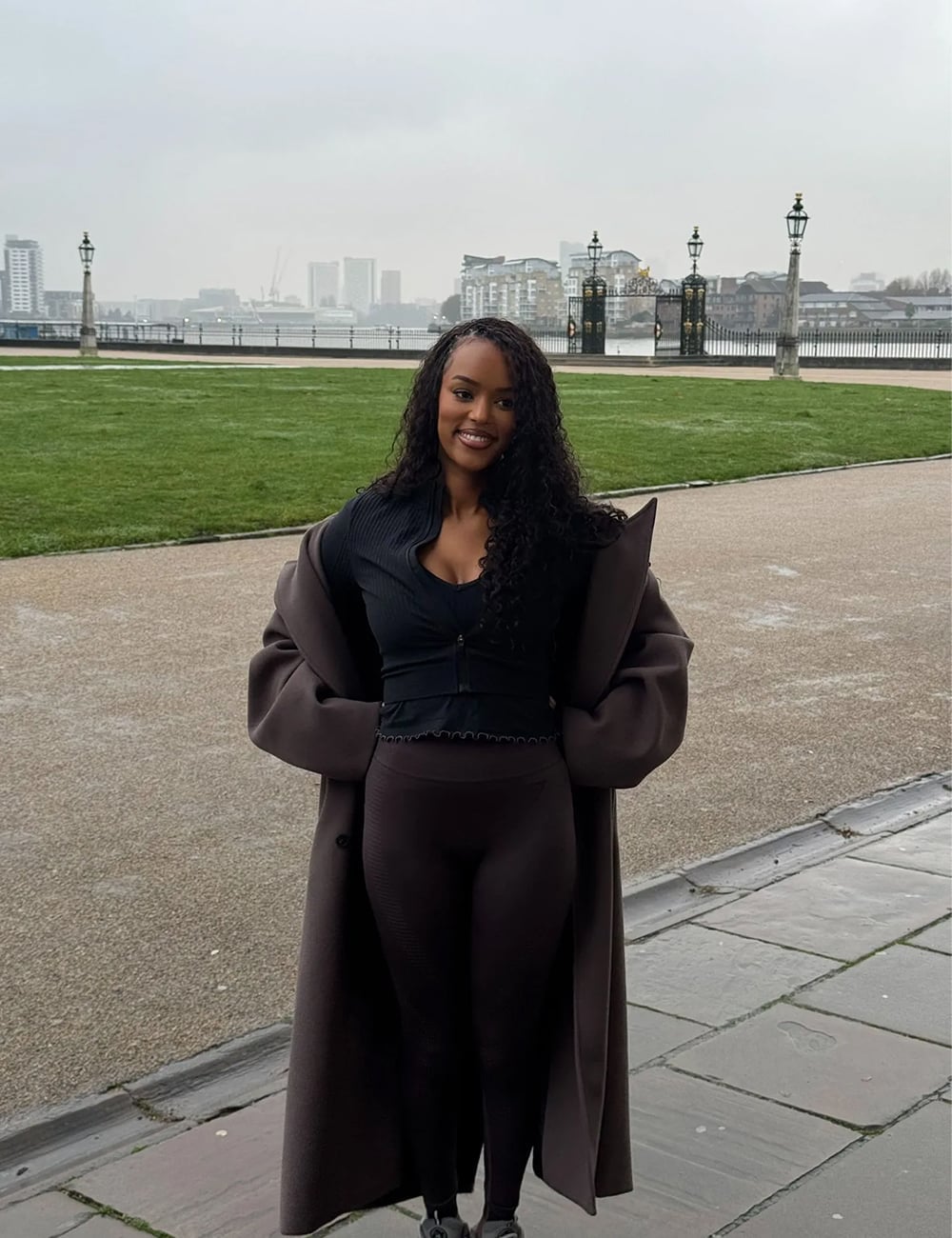Oversized Coat Over Dark Grey Flare Leggings — Simple Flare Leggings Outfits