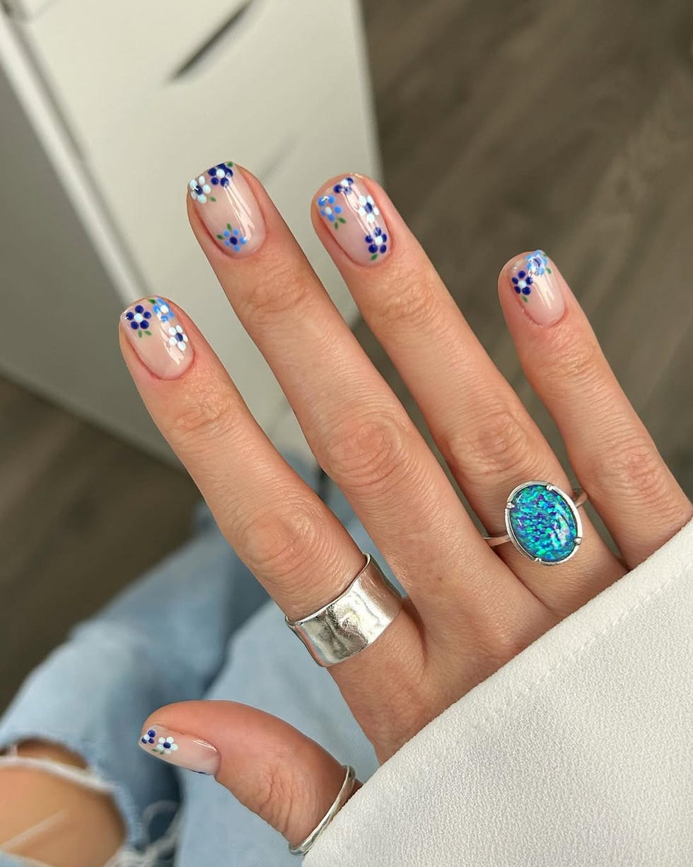 Short Square Nails with Delicate Blue Floral Art Short Square Nails with Delicate Blue Floral Art — Simple Floral Nails