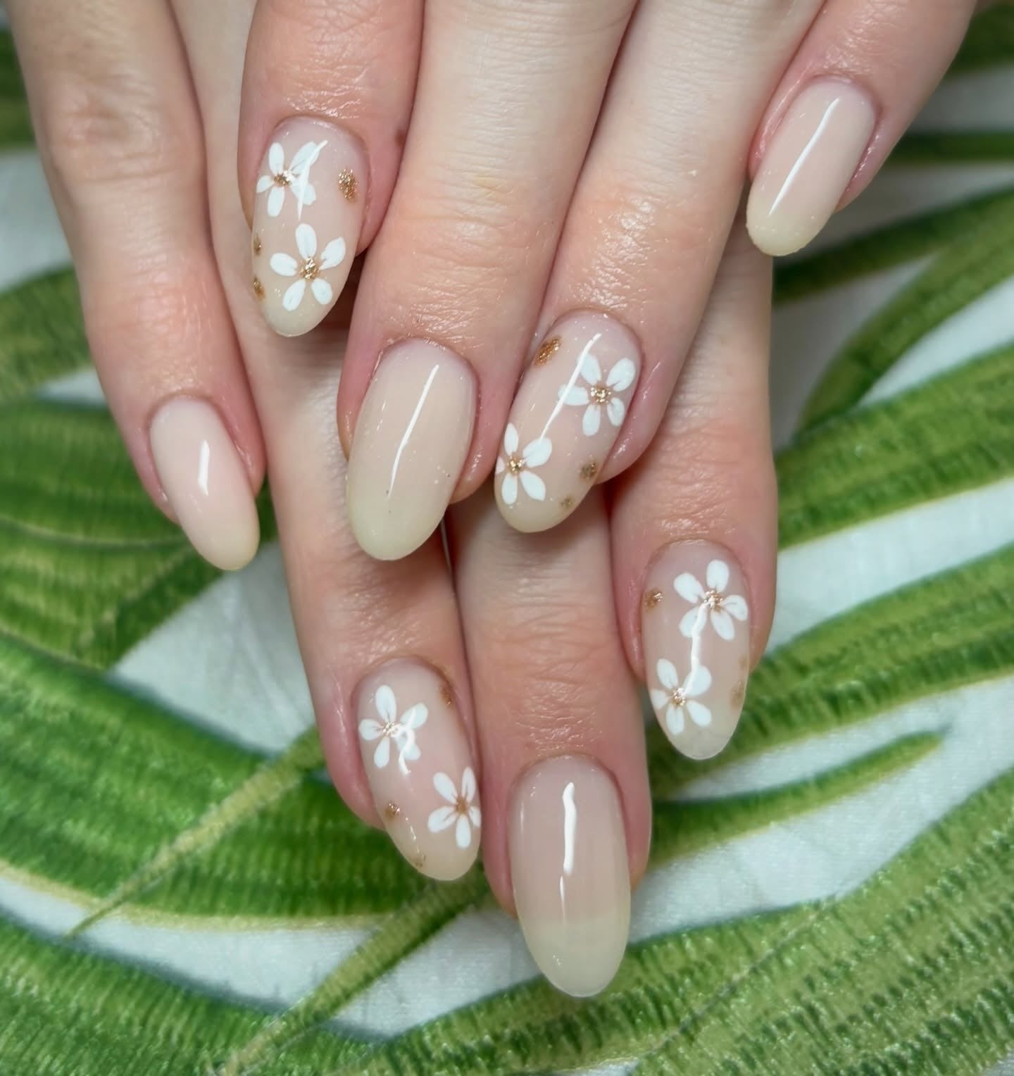 Nude and Pale Yellow Nails with White Flowers and Gold Nude and Pale Yellow Nails with White Flowers and Gold — Simple Floral Nails