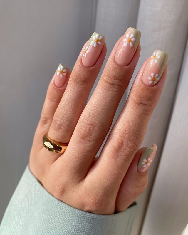 Soft Square Green French Tips with Daisy Accents Soft Square Green French Tips with Daisy Accents — Simple Floral Nails
