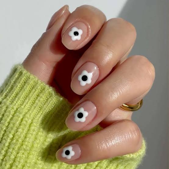 Short Oval Nude Nails with Minimalist White Flowers Short Oval Nude Nails with Minimalist White Flowers — Simple Floral Nails