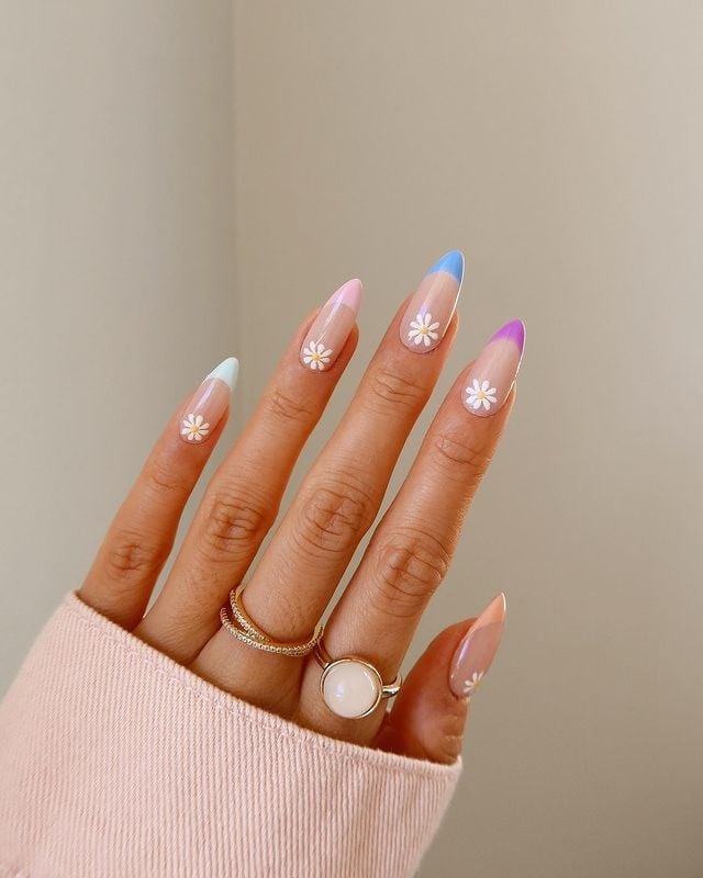 Pastel French Tips with White Daisy Accents Pastel French Tips with White Daisy Accents — Simple Floral Nails