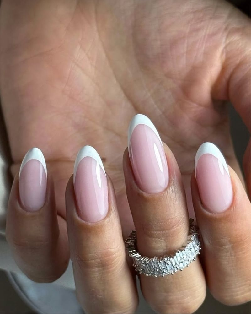 Classic White French Medium Oval Nails Classic White French Medium Oval Nails — Simple French Nails
