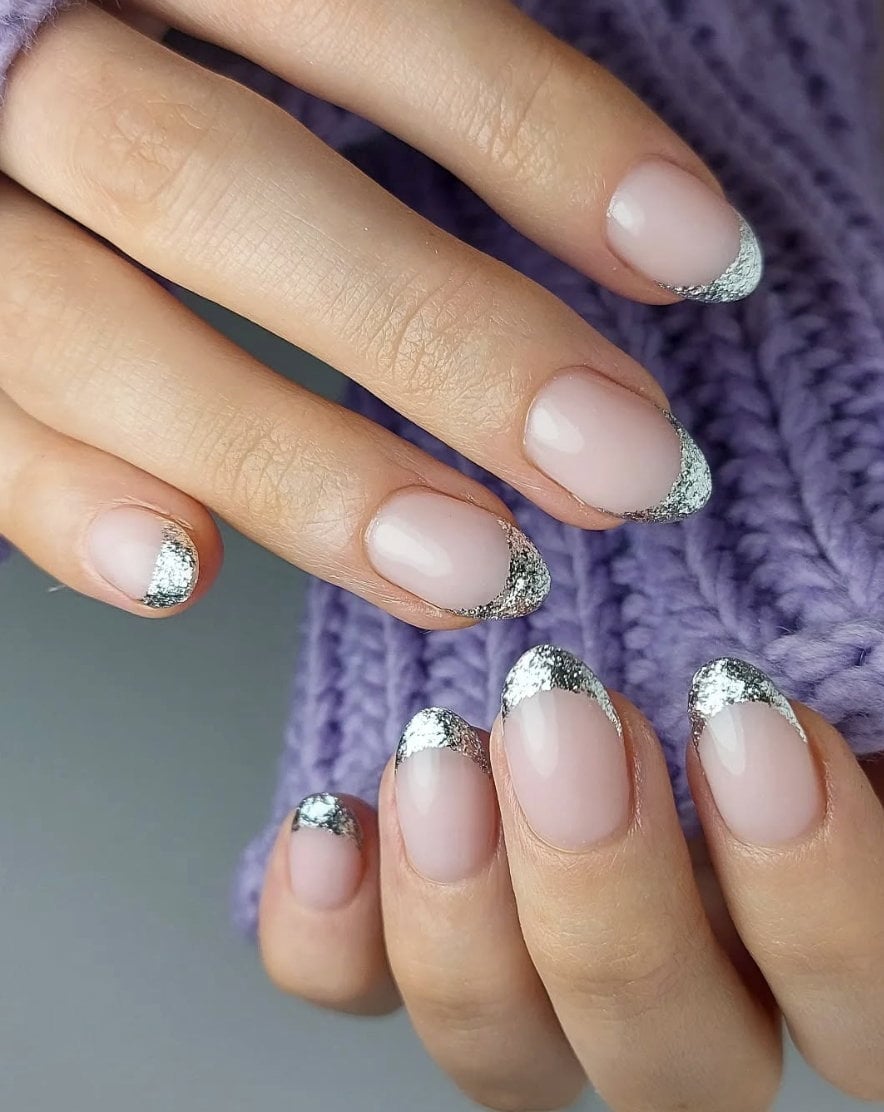 Medium Oval Silver Glitter French Tips Medium Oval Silver Glitter French Tips — Simple French Tip Nails