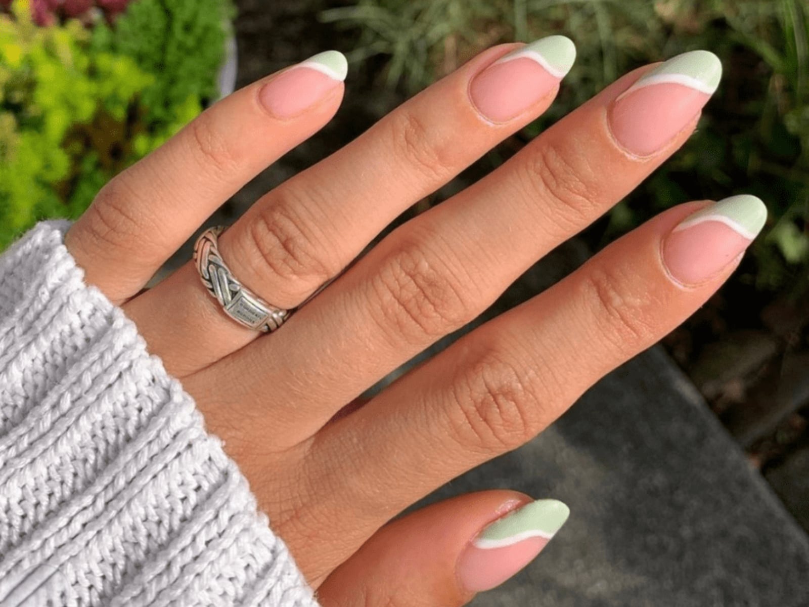 Short Almond Pastel Green French Tips With White Outline Short Almond Pastel Green French Tips With White Outline — Simple French Tip Nails