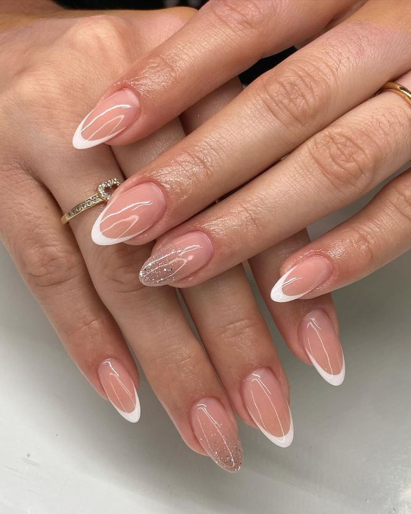 Short Oval Ultra-Fine White Micro French Tips Short Oval Ultra-Fine White Micro French Tips — Simple French Tip Nails