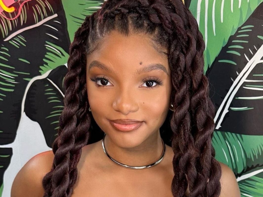 Voluminous Mid-Back Straight Hair Voluminous Mid-Back Straight Hair — Simple Frontal Hairstyles
