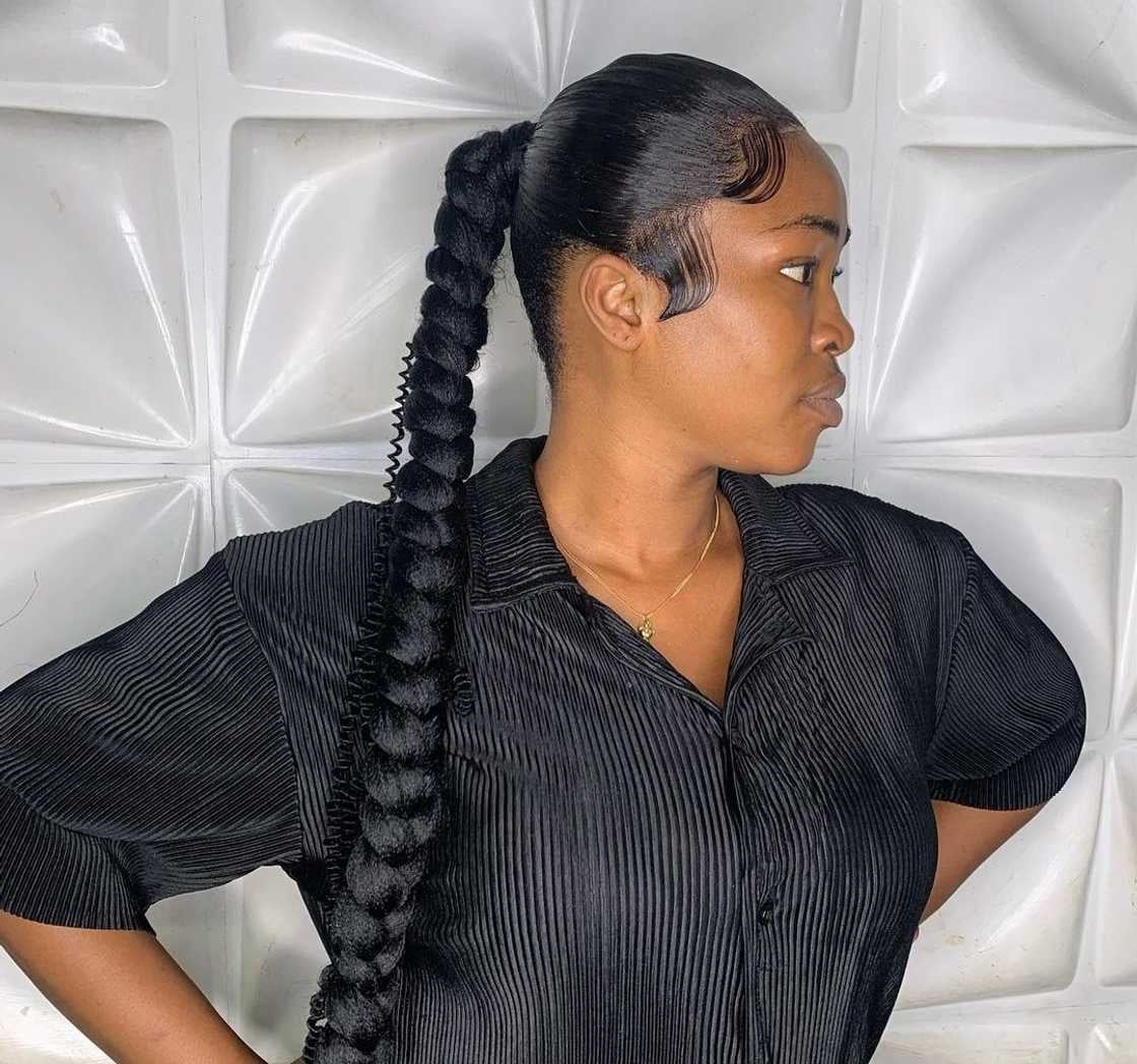 Sharp Chin Bob With Curled Ends Sharp Chin Bob With Curled Ends — Simple Frontal Hairstyles