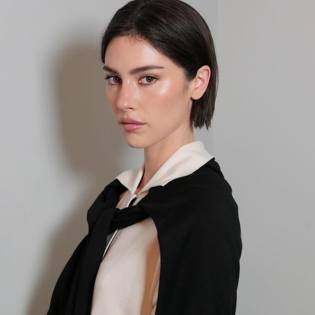 Collarbone Bob Sleek And Tucked Collarbone Bob Sleek And Tucked — Simple Frontal Hairstyles