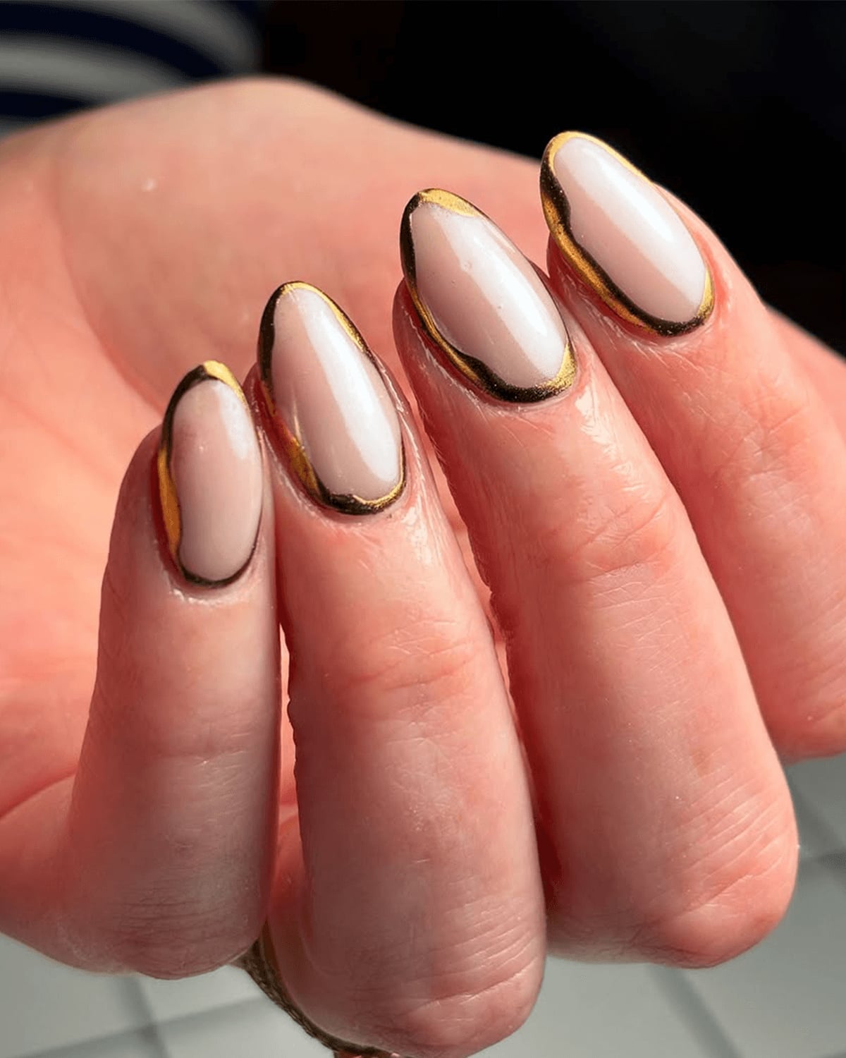 Milky Pink with Gold Chrome Frame Medium Almond Nails Milky Pink with Gold Chrome Frame Medium Almond Nails — Simple Gold Chrome Nails