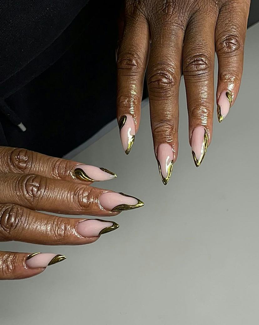 Gold Chrome Wavy Outline Long Stiletto Nails Gold Chrome Wavy Outline Long Stiletto Nails — Simple Gold Chrome Nails