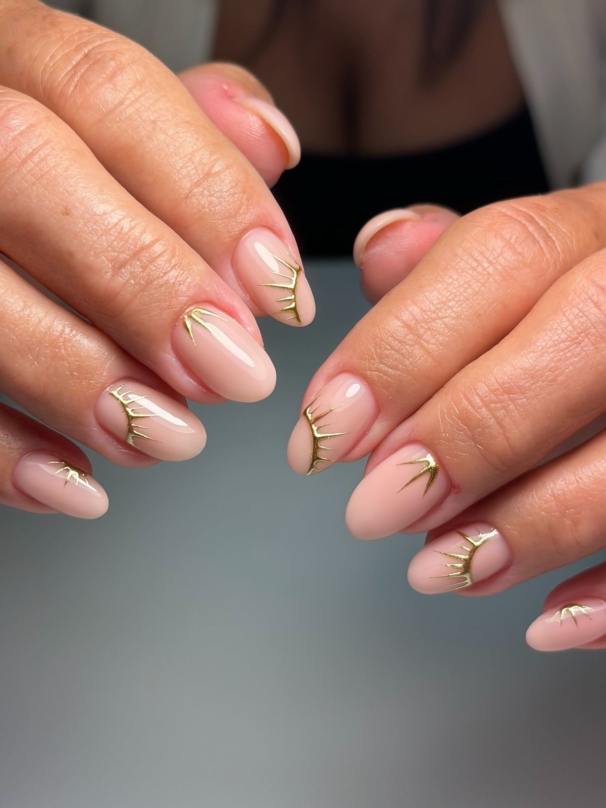 Abstract Gold Chrome on Nude Pink Medium Almond Nails Abstract Gold Chrome on Nude Pink Medium Almond Nails — Simple Gold Chrome Nails