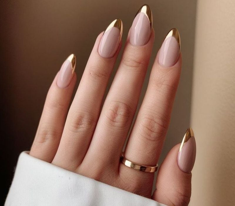 Medium Almond Glossy Gold French Tips Medium Almond Glossy Gold French Tips — Simple Gold French Tip Nails