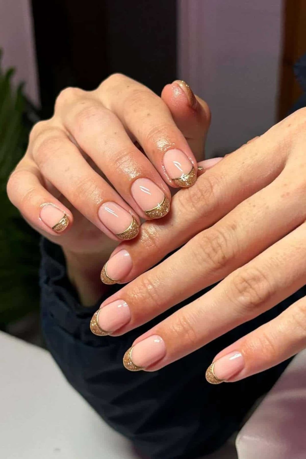 Medium Oval Glitter Gold French Tips, овальные Medium Oval Glitter Gold French Tips, овальные — Simple Gold French Tip Nails