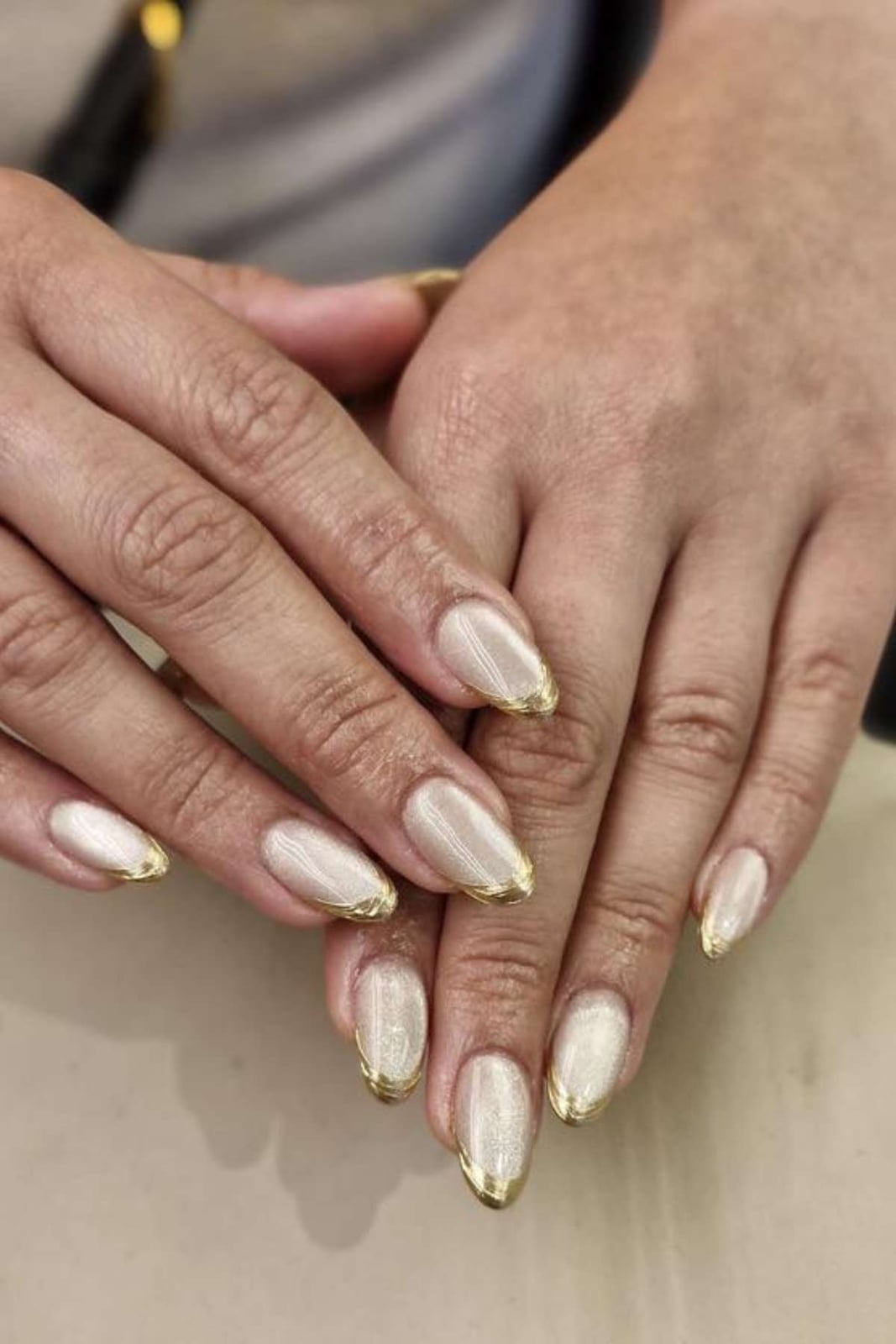 Medium Oval Densely Glittered Gold Tips Medium Oval Densely Glittered Gold Tips — Simple Gold French Tip Nails