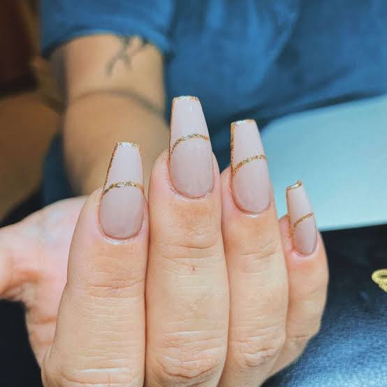 Medium Almond White Tip Gold Outline Medium Almond White Tip Gold Outline — Simple Gold French Tip Nails