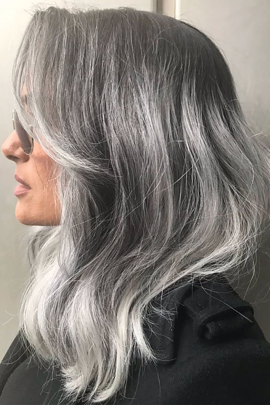 Collarbone Dark Base With Silver Highlights — Simple Gray Blending