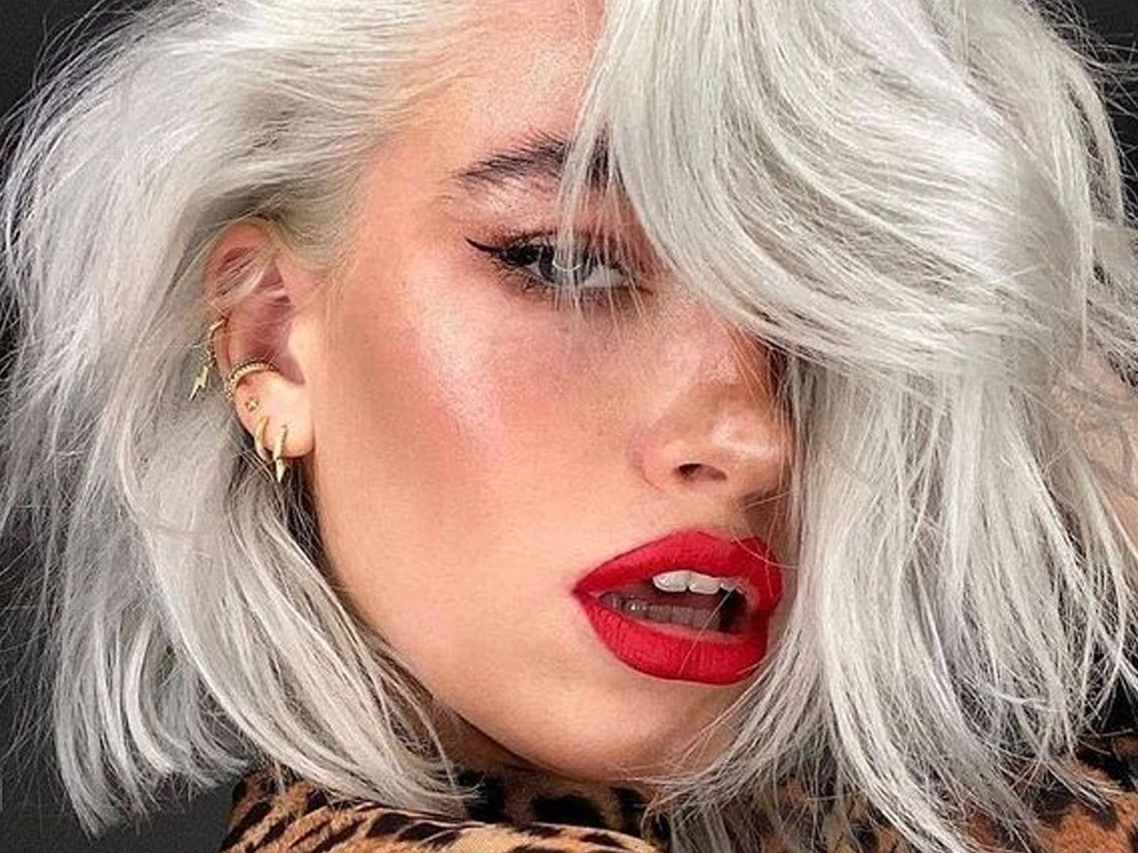Silver Grey Bob With Wavy Layers Silver Grey Bob With Wavy Layers — Simple Gray Hair
