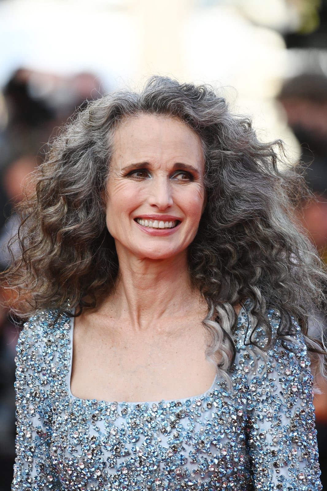 Long Wavy Hair With Subtle Layers Long Wavy Hair With Subtle Layers — Simple Gray Hair