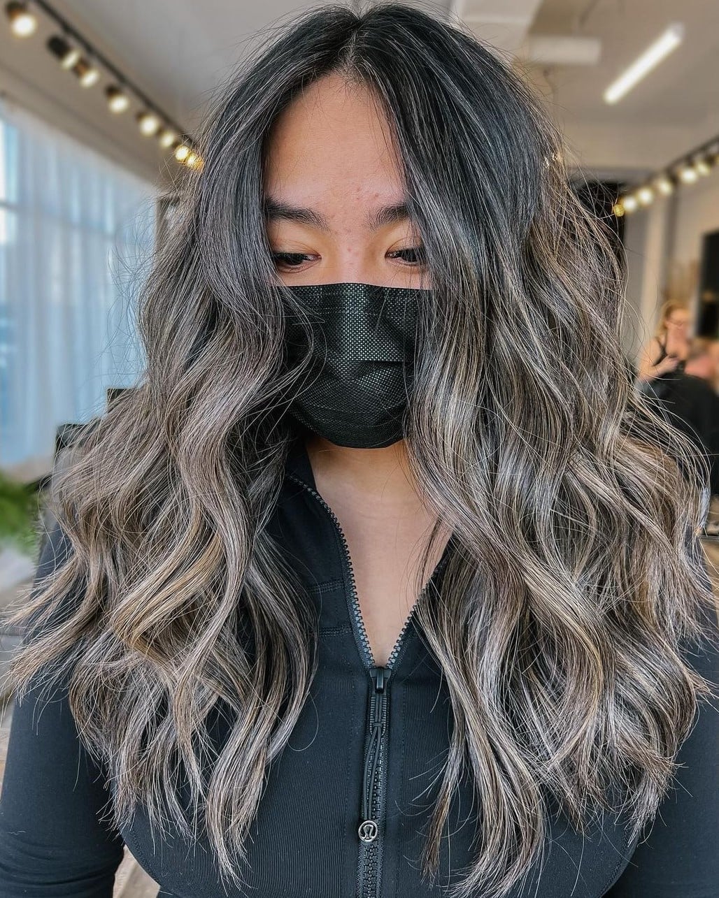 Mid-Back Waves With Curtain Bangs, The Texture Appears Thick And Wavy — Simple Gray Highlights