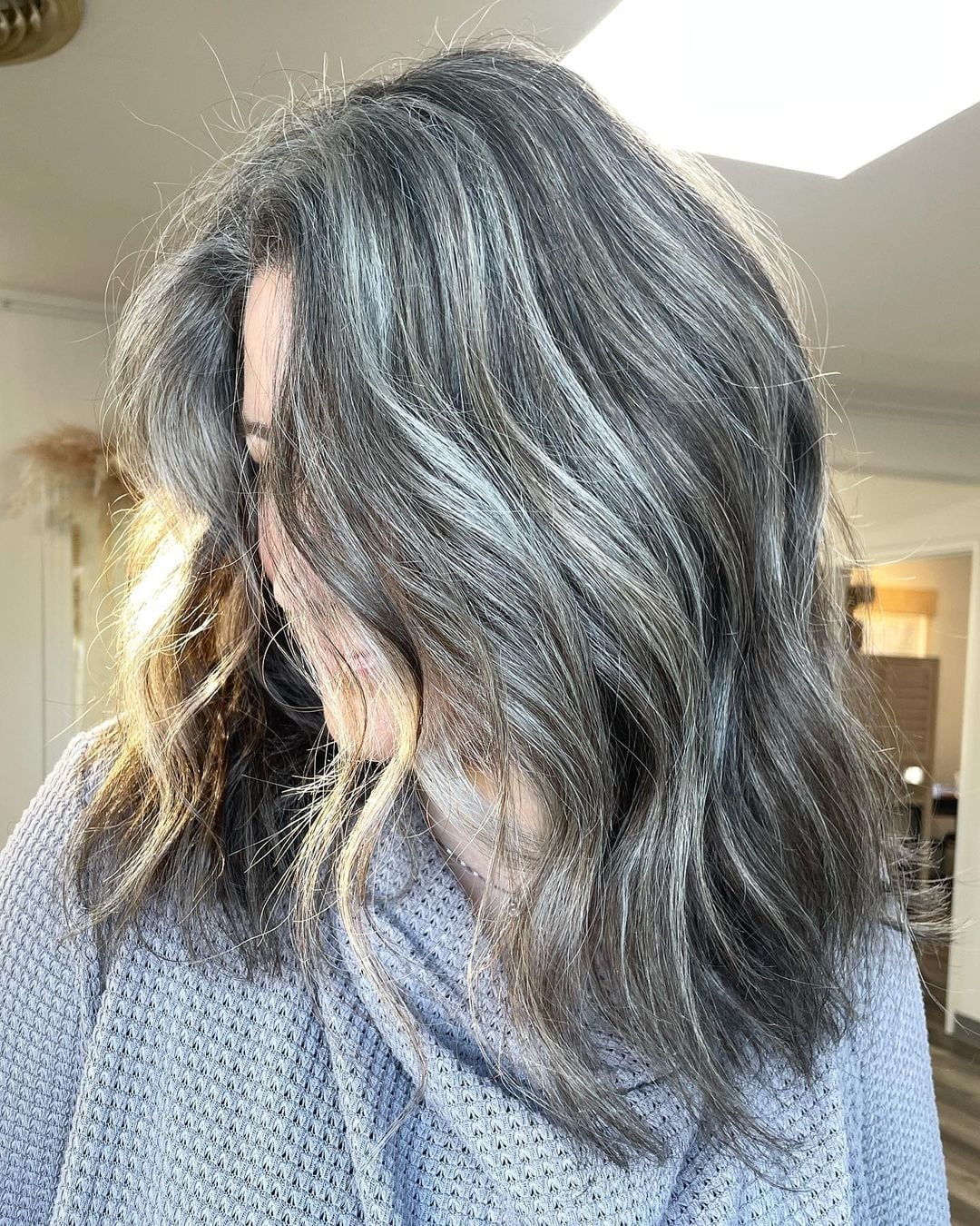 Collarbone Waves With Gray Highlight Blend — Simple Gray Highlights