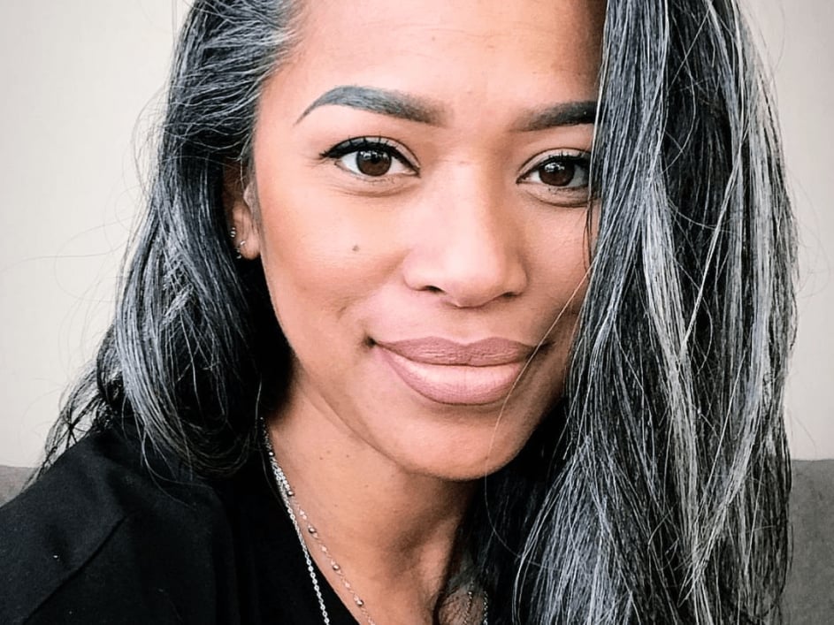 Wavy Mid-Back Hair With Curtain Bangs, Middle — Simple Gray Highlights