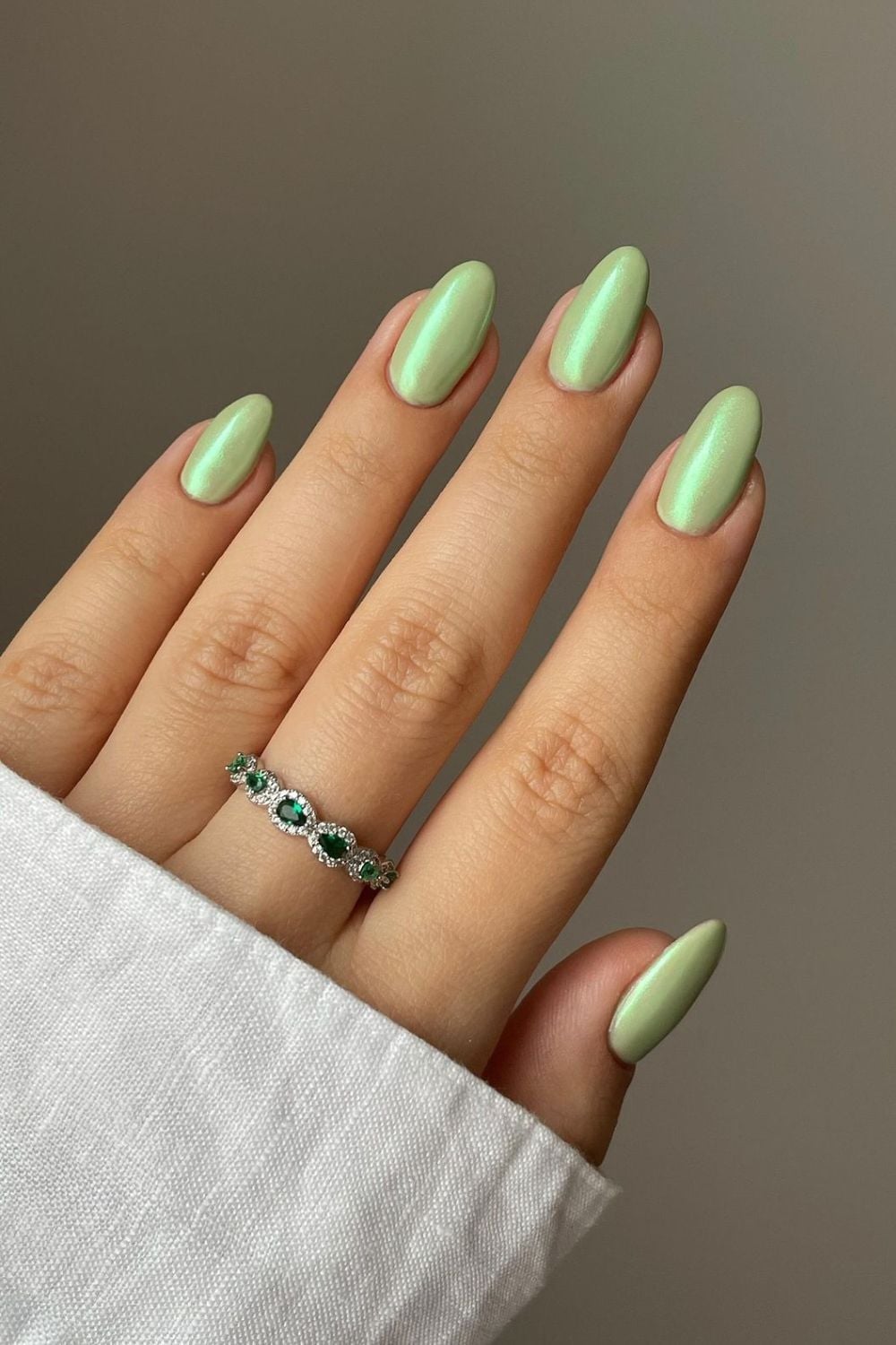 Light Green Shimmer Chrome Medium Almond Light Green Shimmer Chrome Medium Almond — Simple Green Chrome Nails