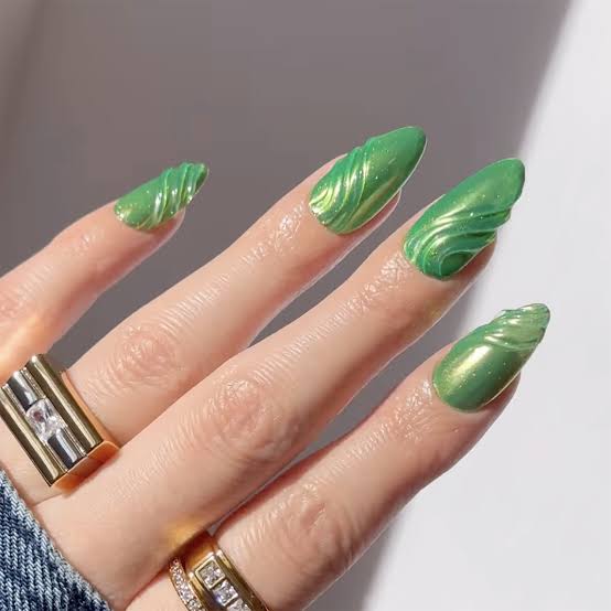 Short Almond Green Chrome 3D Swirls Short Almond Green Chrome 3D Swirls — Simple Green Chrome Nails