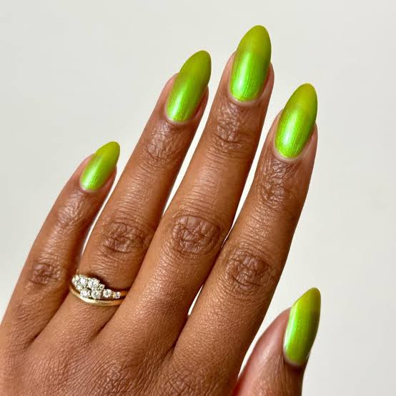 Medium Oval Chrome Pink Silver Tones Medium Oval Chrome Pink Silver Tones — Simple Green Chrome Nails