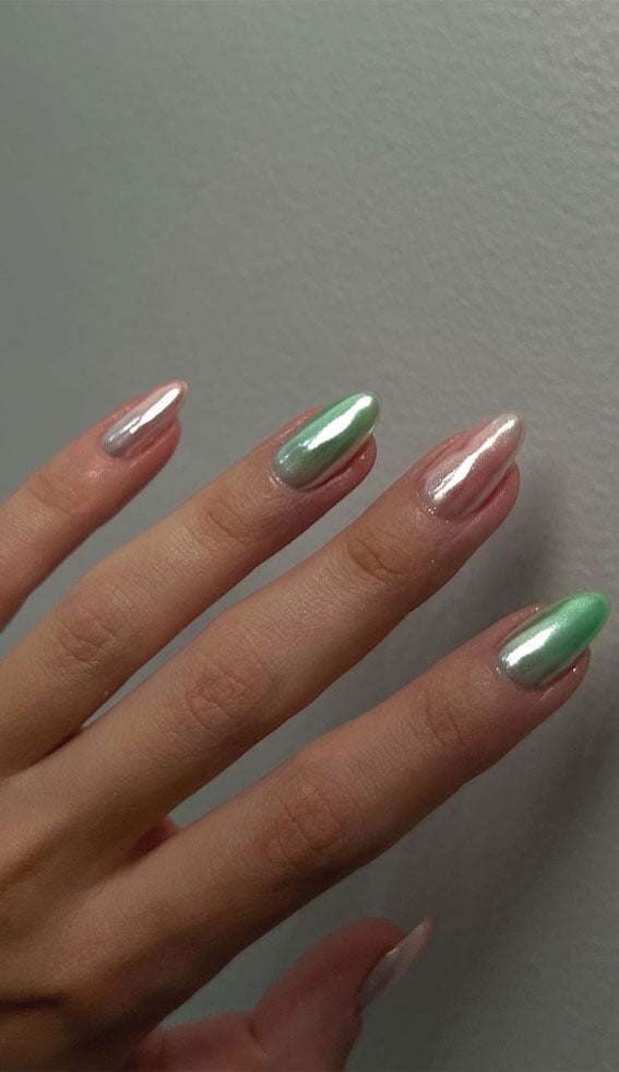 Medium Oval Chrome Iridescent Color Shift Medium Oval Chrome Iridescent Color Shift — Simple Green Chrome Nails