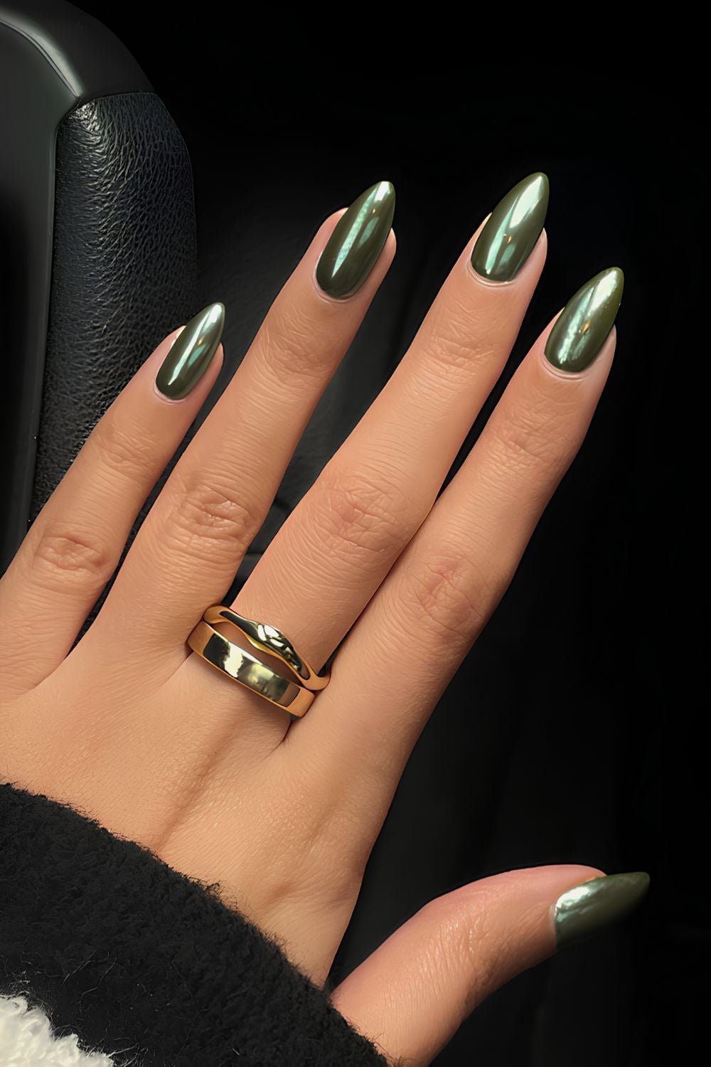Medium Almond Deep Green Chrome Nails Medium Almond Deep Green Chrome Nails — Simple Green Chrome Nails