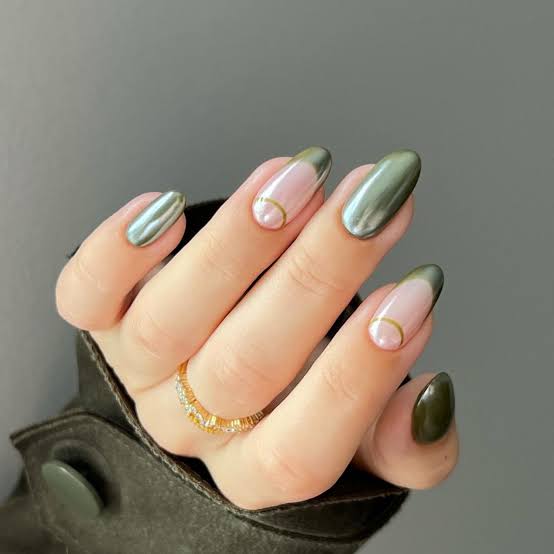 Green Chrome French Tips With Gold Line Accent Green Chrome French Tips With Gold Line Accent — Simple Green Chrome Nails