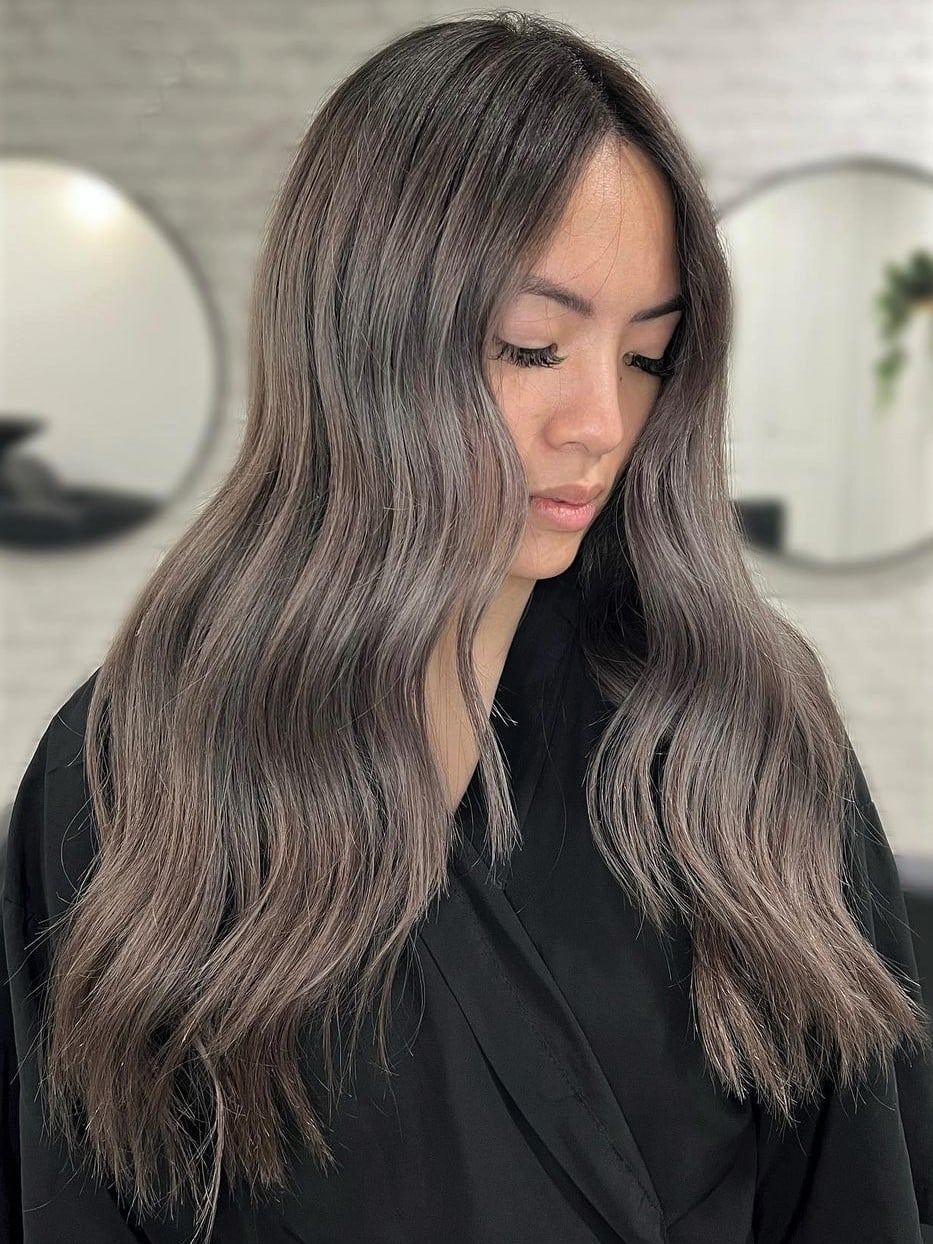 Collarbone Ash Blonde With Grey And Blonde Highlights, Close-Up Take — Simple Grey Highlights