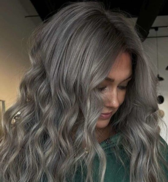 Collarbone Layered Cut With Cool Grey Highlights, Wavy — Simple Grey Highlights
