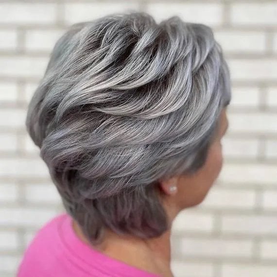 Collarbone Layered Bob With Grey Highlights — Simple Grey Highlights