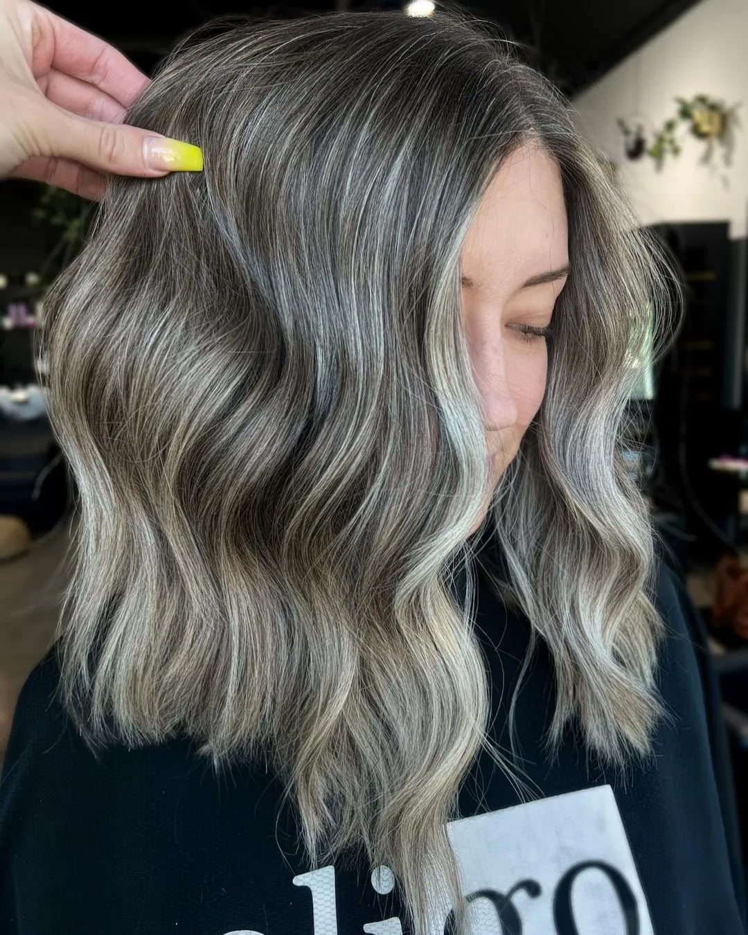 Collarbone Lob With Grey Highlights On Dark Base, Wavy — Simple Grey Highlights
