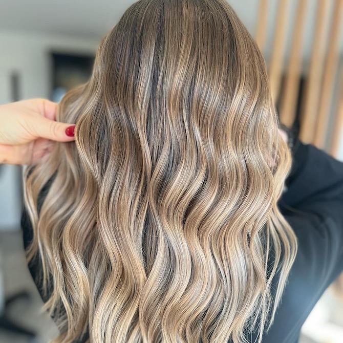 Mid-Back Neutral Blonde Balayage, Wavy — Simple Hair Color for Pale Skin