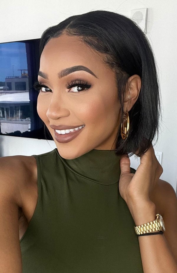 Sleek Chin Length Blunt Bob, Side Sleek Chin Length Blunt Bob, Side — Simple Haircuts for Black Women